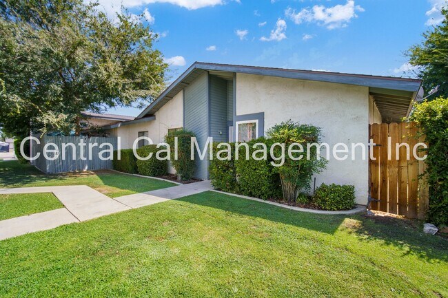 Building Photo - 5905 Auburn Oaks Dr