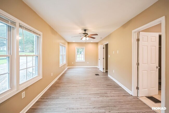 Building Photo - 1461 Centra Villa Dr SW