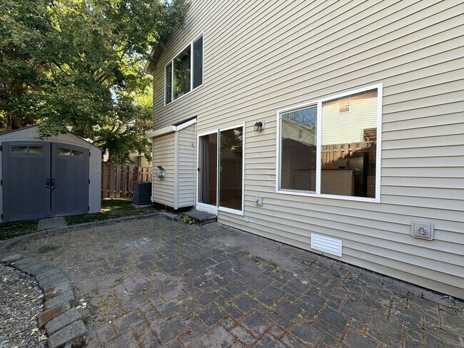 Building Photo - 5042 NE Schoeler Cir