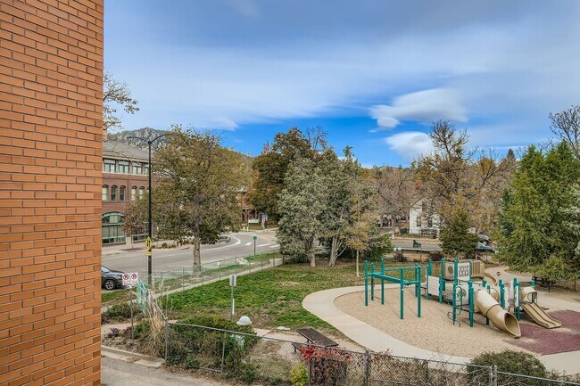 Building Photo - Luxury Pearl Street 1BDR