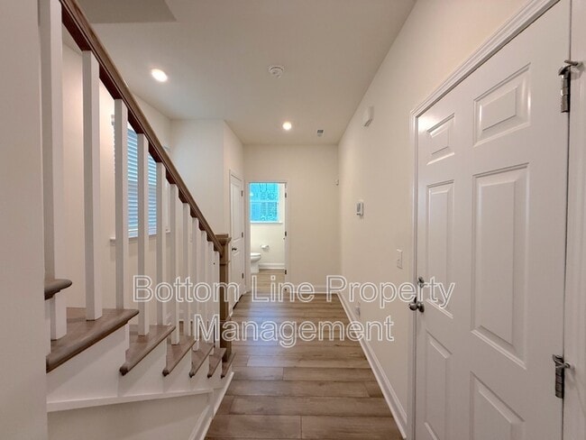 Building Photo - 1552 Cedar Tree Dr