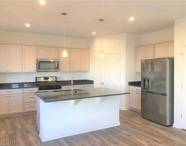 Building Photo - 63 Woodhull Cir