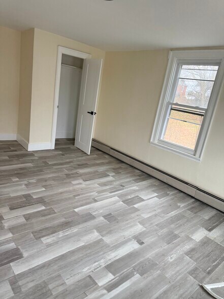 Building Photo - 47 Maple Ave