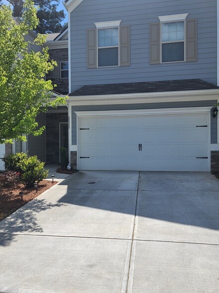 Front Driveway - 5176 Grace Ct