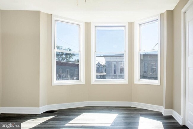 Building Photo - 2137 Mifflin St