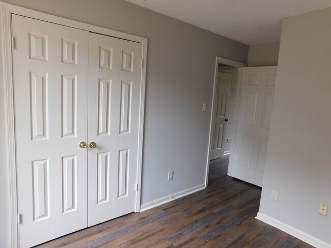 Building Photo - 6630 Gatewood Cir