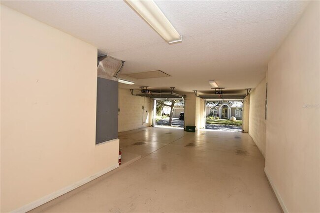 Building Photo - 17 N Village Dr