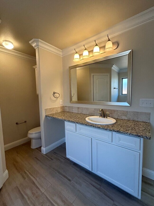 Building Photo - 9312 Sagebrush Ave