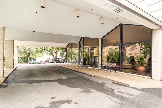 Building Photo - 1200 N Nash St