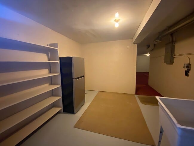 Building Photo - Charming 2 Bedroom Duplex with Attached Garage!