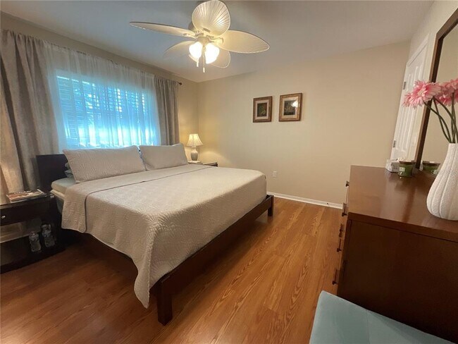 Building Photo - 1088 Hoover Cir