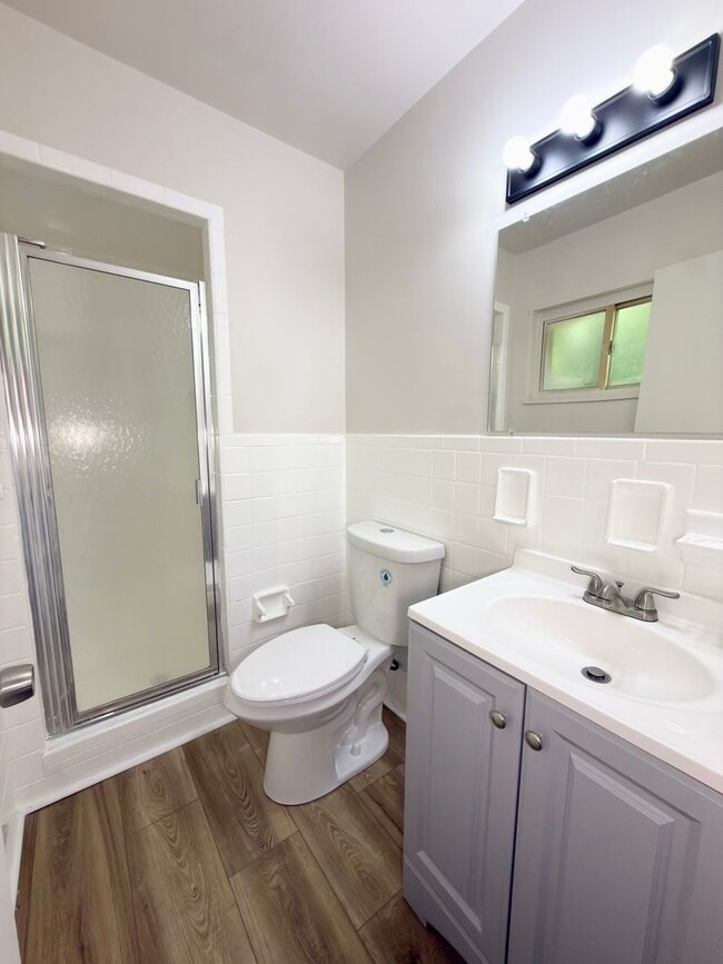 Building Photo - Newly Renovated Move-In Ready 3 Bed, 3 Bath Home!