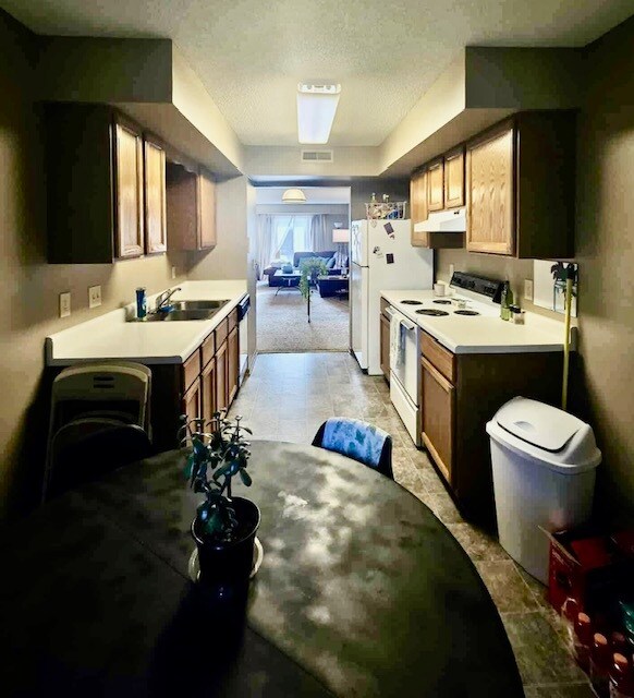 Dining Area. Fridge, Stove & Dishwasher included - 509 N 1st St