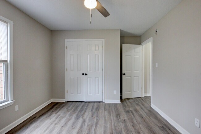 Building Photo - 2481 Clarksville Rd