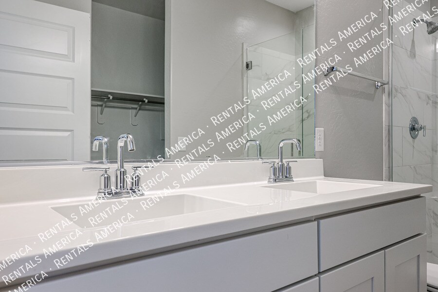 Building Photo - 8845 S 165th Ave