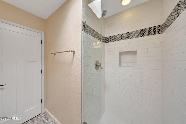 Building Photo - 10613 N 9th St