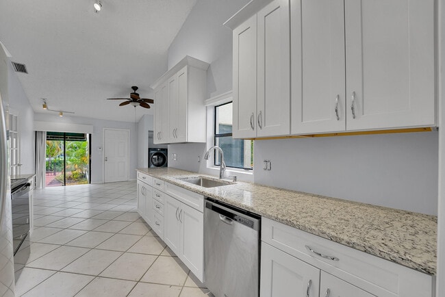 Building Photo - 6565 Las Flores Dr
