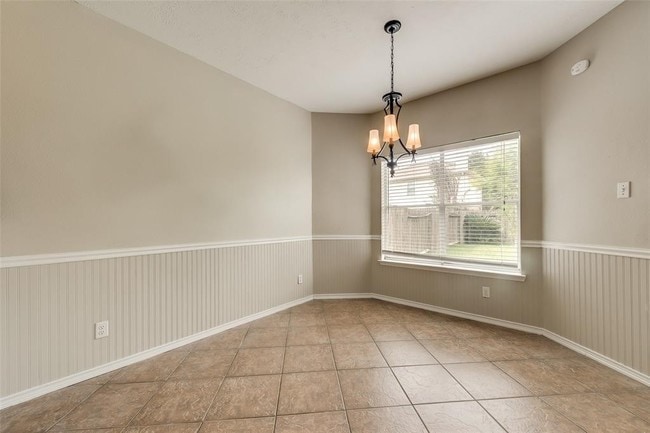 Building Photo - Beautifully updated two-story home in the ...