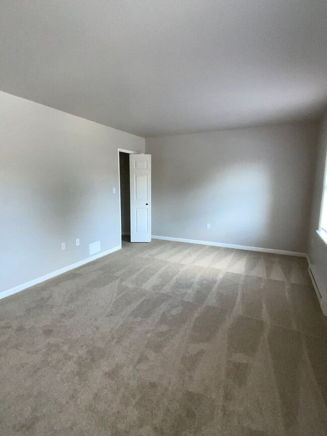 Building Photo - 2617 Northfield Dr