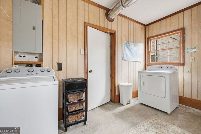 Building Photo - 1911 N Decatur Rd