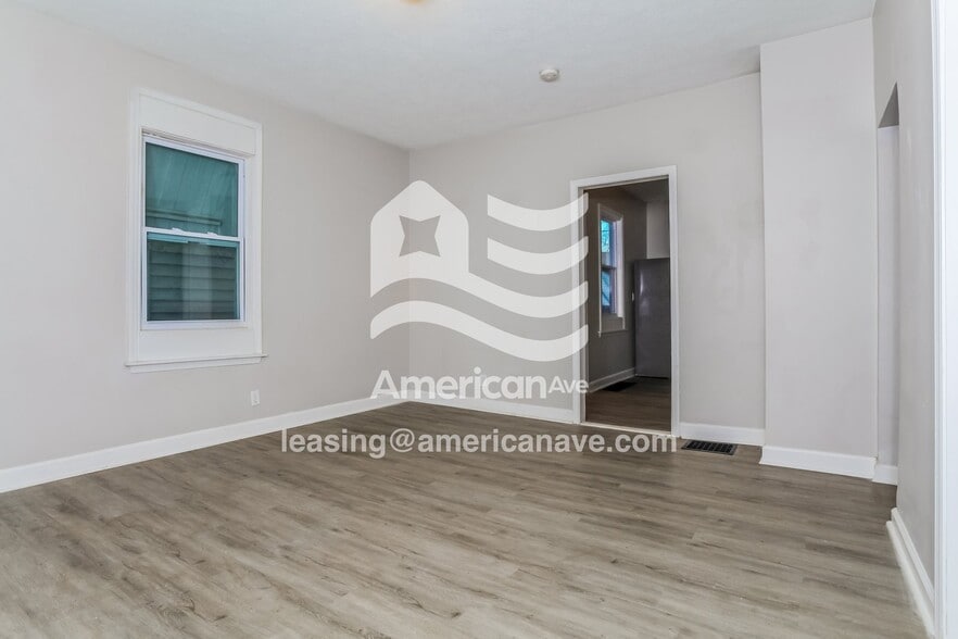 Building Photo - 2420 Freeman Ave