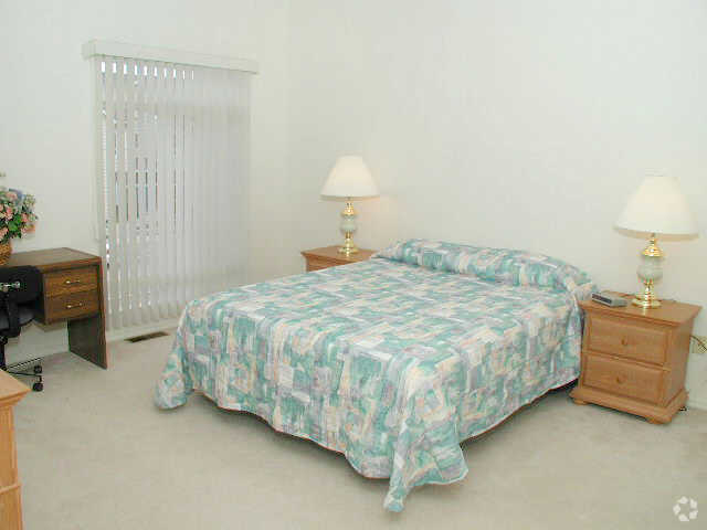 Bedroom - Blueberry Hill Apartments
