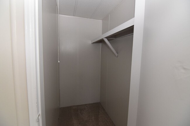 Building Photo - Spacious & Updated Double-Wide Home on a L...