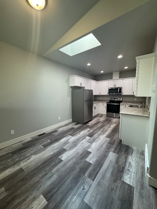 Building Photo - 504 Elm Ave