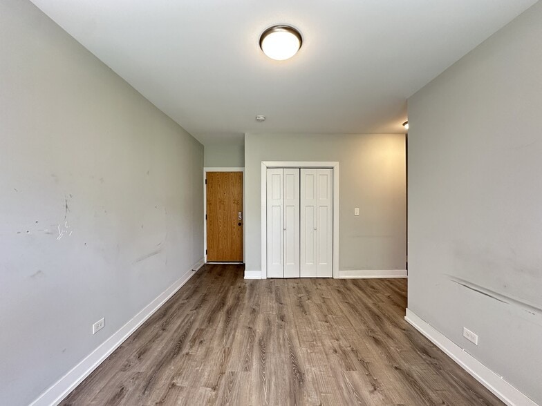 Building Photo - 722 W Brompton