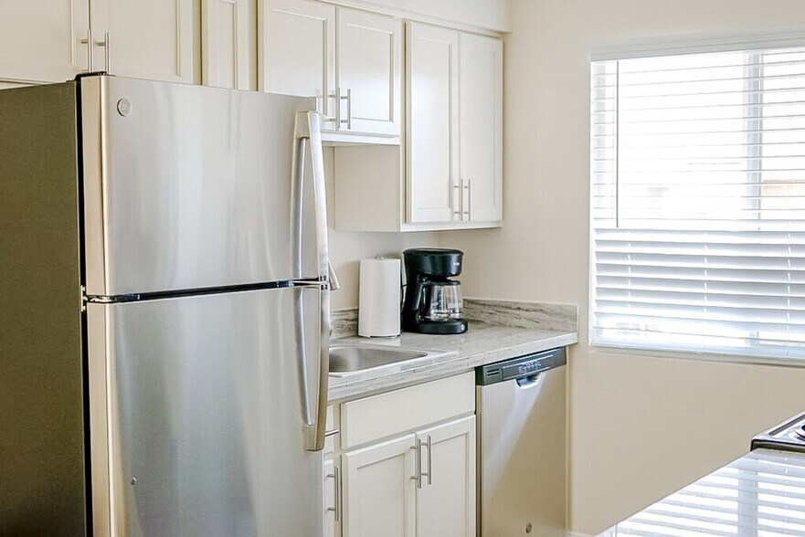 Building Photo - 12701 N Pennsylvania Ave