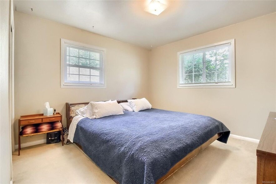 bedroom - 1005 Moss St