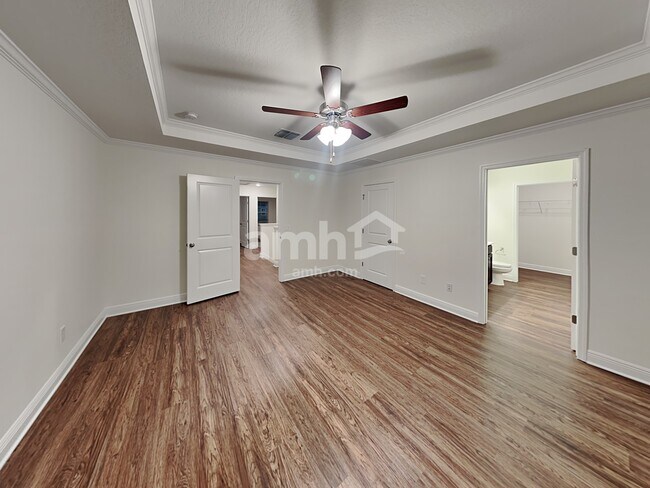 Building Photo - 1028 Sky Lks Dr