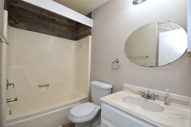 Building Photo - 17906 Glenpatti Dr