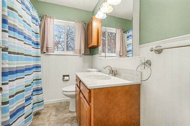 Building Photo - Charming 3-Bed Home - $1850/ month