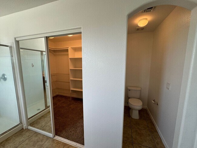 Building Photo - 4 Bedroom - 2.5 Bath - 2485 Sq. Ft - Sahuarita