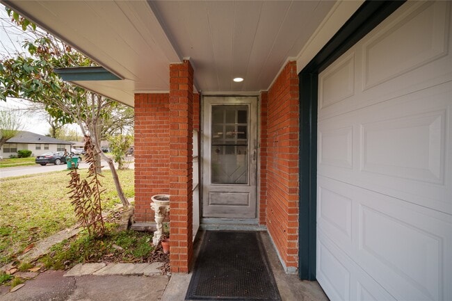 Building Photo - 1904 Edgehill Rd