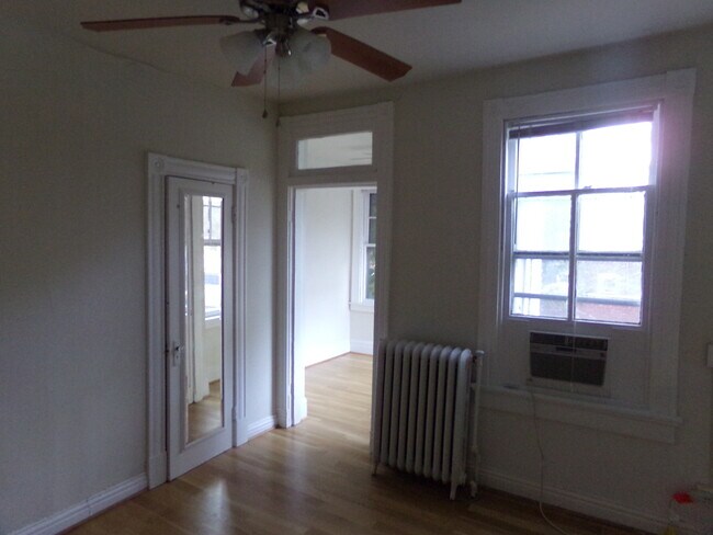 Building Photo - FLOY2107