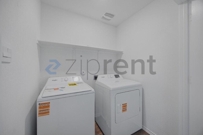 Building Photo - 5106 Blind Shot