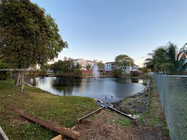 Building Photo - 1735 W 60th St