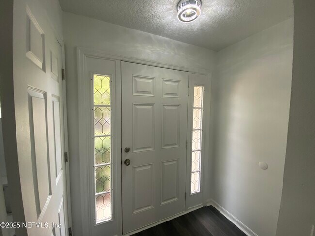 Building Photo - 11859 Lake Bend Cir