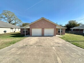 Building Photo - 2209 Indian Trail
