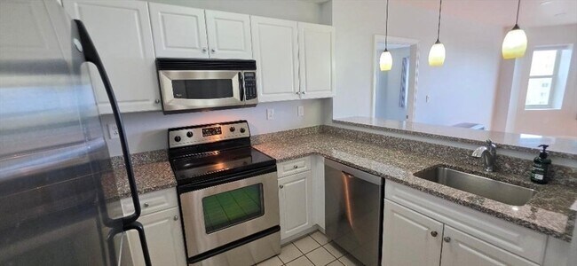 Building Photo - 1 Cityview Ln