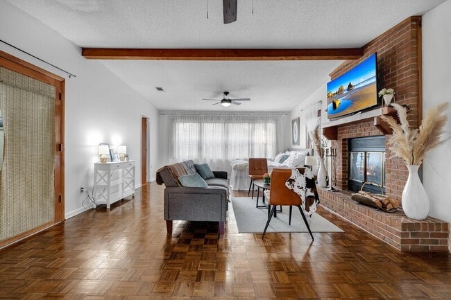 Building Photo - 1809 Quince Dr