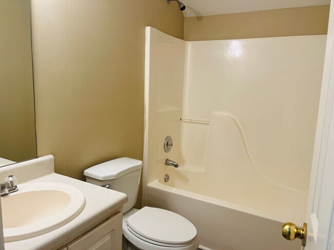 Building Photo - Charming 3 bed, 2 full bath home in Villa Rica!