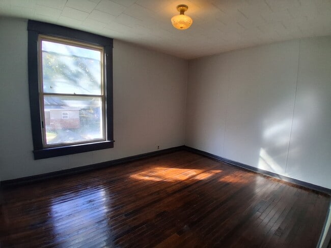 Building Photo - 35 S Griffin St