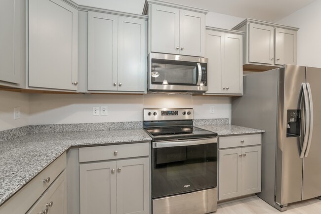 Building Photo - 446 Bainbridge Dr