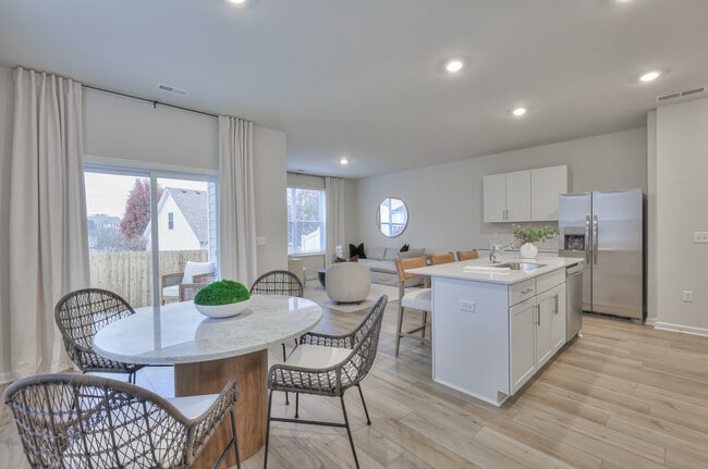 Building Photo - 1082 Townhomes
