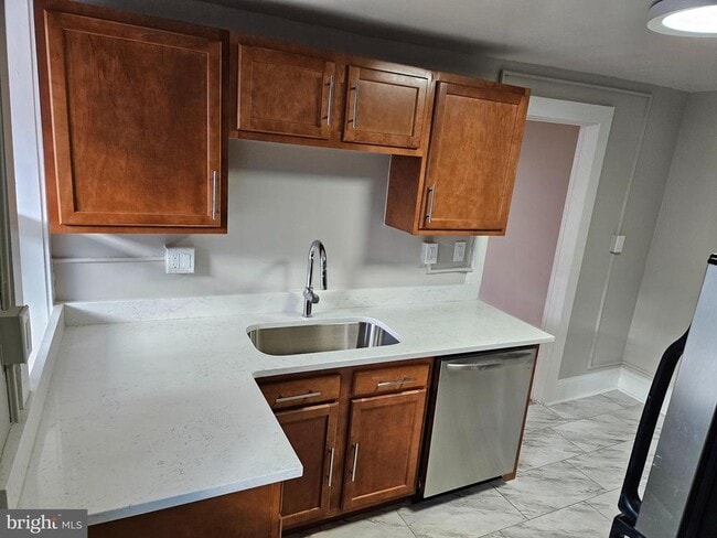 Building Photo - 334 N Market St