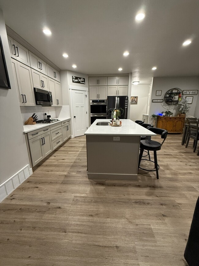 Building Photo - 46 S 2920 W