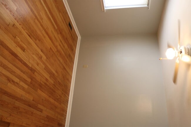 Building Photo - 1115 Cranbrook Dr